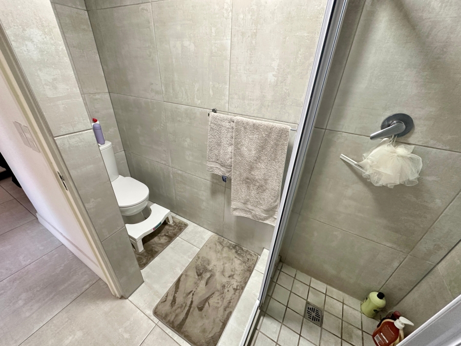 2 Bedroom Property for Sale in Zonnebloem Western Cape